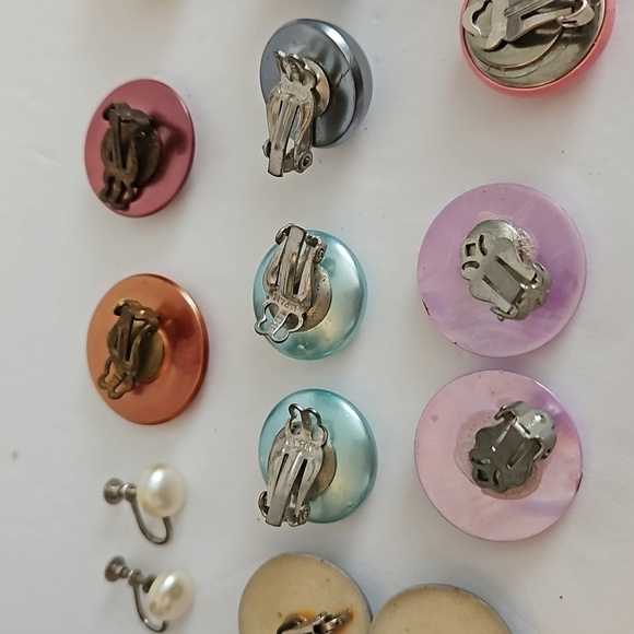 9 Pair Vintage Button Clip-on & Screw On Earrings - Picture 9 of 10